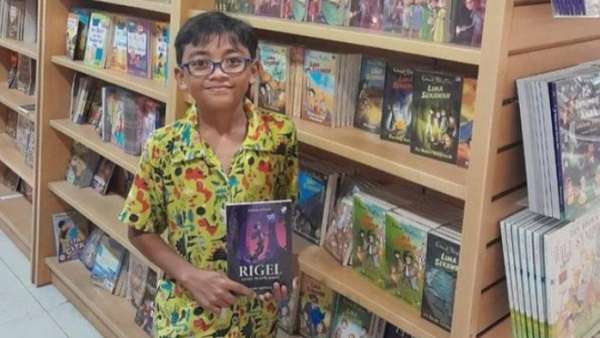 DeLiang Berhasil Terbitkan 40 Buku Full Bahasa Inggris