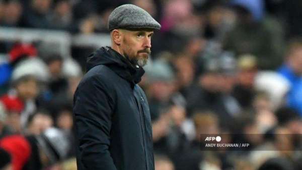Manajer Manchester United asal Belanda Erik ten Hag menyaksikan pertandingan sepak bola Liga Premier Inggris antara Newcastle United dan Manchester United di St James' Park di Newcastle-upon-Tyne, timur laut Inggris pada 2 Desember 2023. ANDY BUCHANAN / AFP