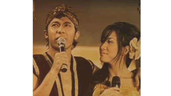 Nia AFI dan Adit AFI cinta lokasi