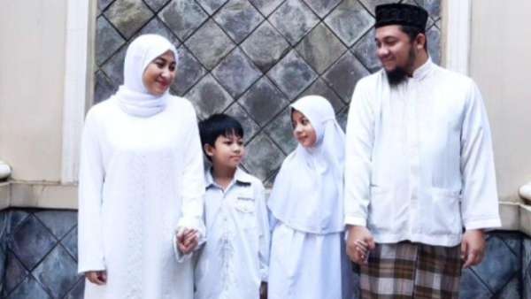 Nia AFI dan Adit AFI dikaruniai dua orang anak.