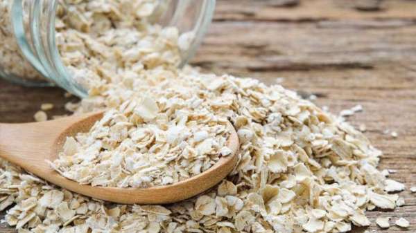 Cara aman dalam menjaga kesehatan usus dan lambung adalah dengan makan oatmeal.