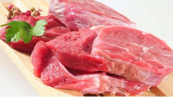 Daging merah tanpa lemak atau daging unggas yang dimasak segar dan bukan olahan termasuk makanan sehat dan baik untuk meningkatkan kesuburan pria.