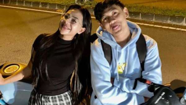 Cimoy dan Dimas berfoto bersama.