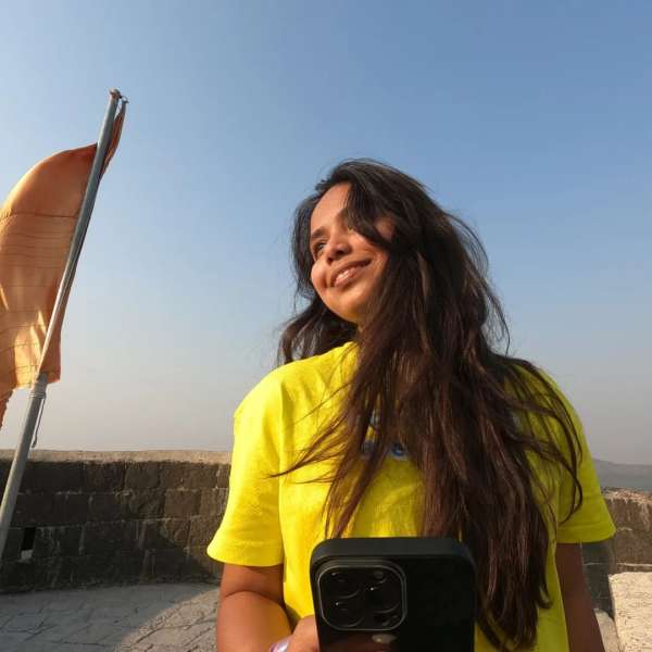 Varun Chakravarthy's wife Neha Khedekar