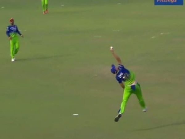 Green took a brilliant catch of Angkrish Raghuvanshi with one hand.