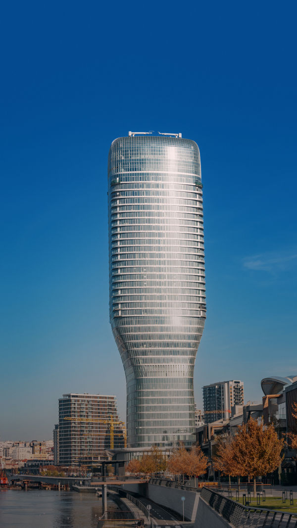 A Tower of Luxury and Views!