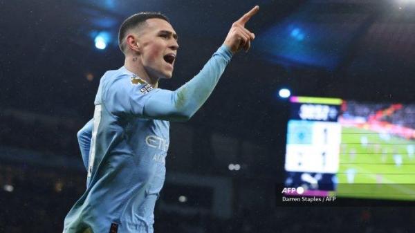 Gelandang Inggris Manchester City #47 Phil Foden merayakan setelah mencetak gol kedua mereka selama pertandingan sepak bola Liga Premier Inggris antara Manchester City dan Tottenham Hotspur di Stadion Etihad di Manchester, barat laut Inggris, pada 3 Desember 2023.