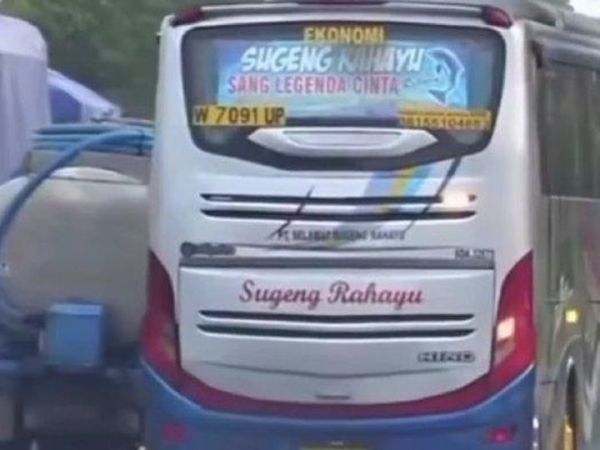 Bus Sugeng Rahayu ugal-ugalan dan nekat makan jalan dari arah berlawanan