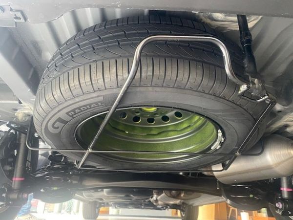 Posisi ban serep Toyota Kijang Innova Zenix