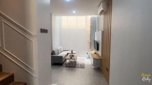 Bagian dalam rumah Soraya Rasyid berdesain minimalis