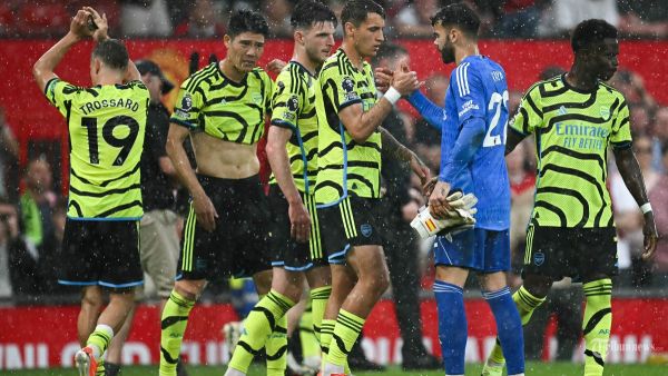 Reaksi Arsenal usai pertandingan sepak bola Liga Utama Inggris antara Manchester United dan Arsenal di Old Trafford di Manchester, barat laut Inggris, pada 12 Mei 2024. (Photo by Paul ELLIS / AFP)