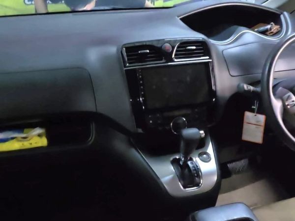 Interior Nissan Serena C26 terlihat masih modern