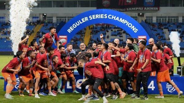 Borneo FC merayakan status juara reguler series Liga 1 2023/2024