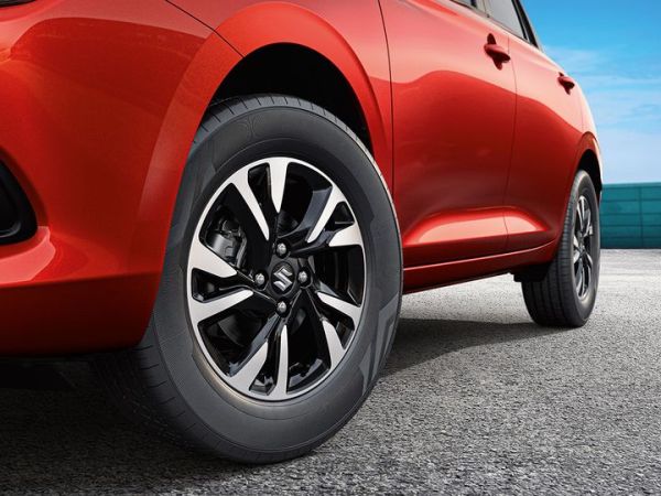 Pelek Suzuki Swift spek India lebih kecil dengan ban lebih tebal.
