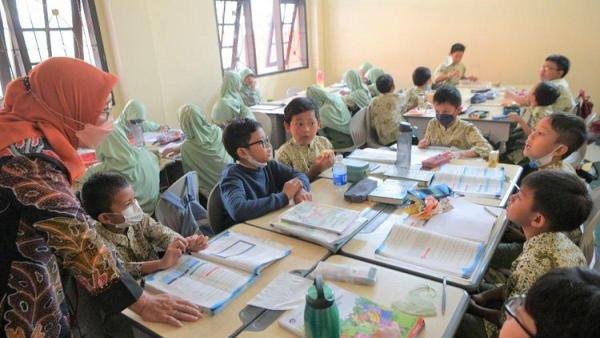 Kunci jawaban Soal Peran apa yang paling dominan Anda lakukan kepada murid-murid Anda? Merdeka Mengajar!