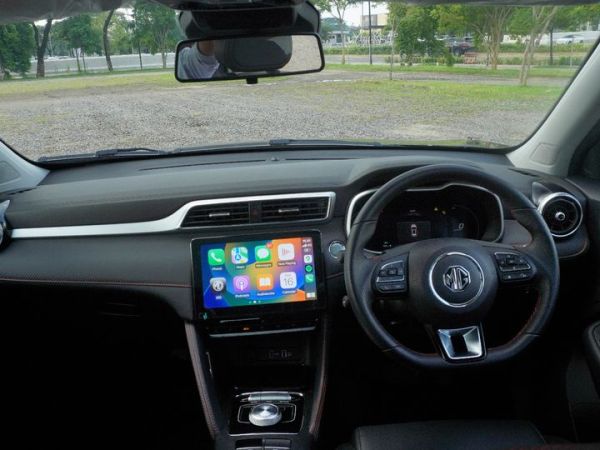 Interior mobil listrik MG ZS EV