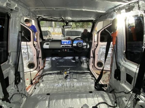 ILUSTRASI Interior mobil listrik Wuling Air ev disiapkan untuk pasang peredam kabin