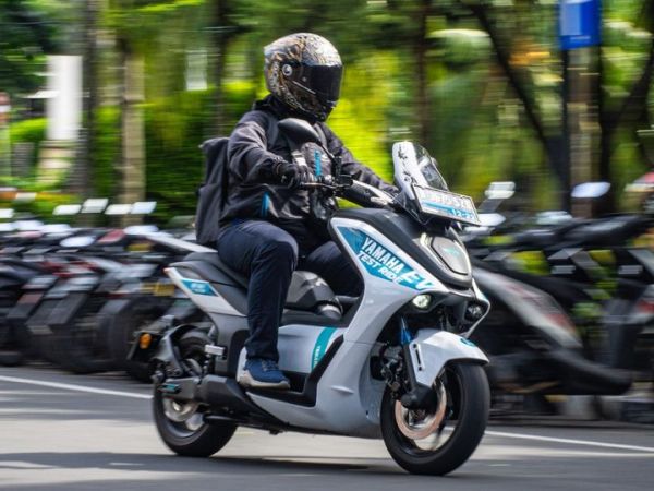 Test ride Yamaha E01 mengeliling Jakarta selama 8 jam.