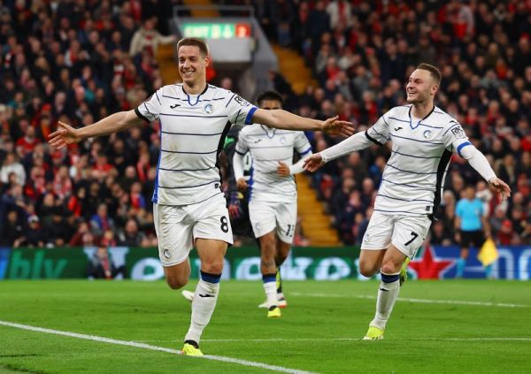 Soccer Football - Europa League - Quarter Final - First Leg - Liverpool v Atalanta - Anfield, Liverpool, Britain - April 11, 2024 Atalanta's Mario Pasalic celebrates scoring their third goal with Teun Koopmeiners Action Images via Reuters/Lee Smith