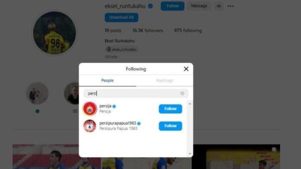Bomber Barito Putera, Eksel Runtukahu kepergok follow IG Persija Jakarta. Instagram @eksel_runtukahu