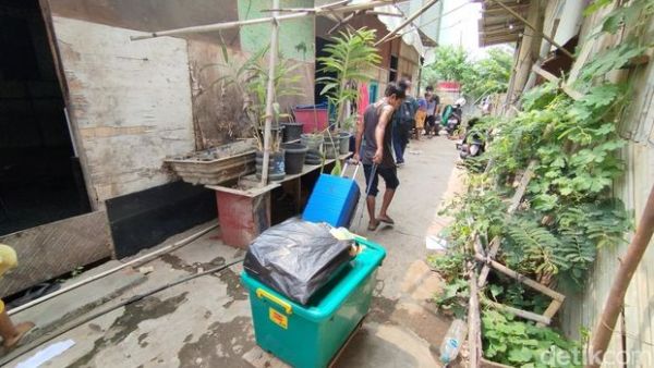 Pengosongan Kampung Susun Bayam diwarnai kericuhan membuat warga syok hingga anak-anak drop. <div class=