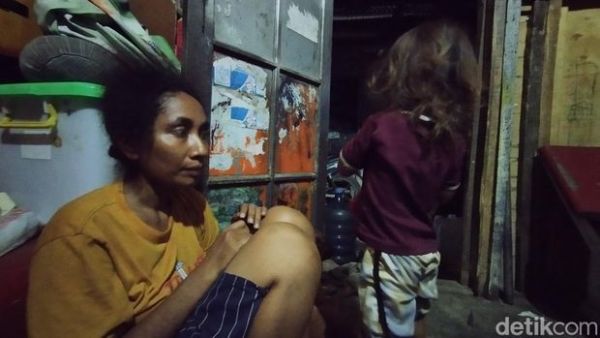 Pengosongan Kampung Susun Bayam diwarnai kericuhan membuat warga syok hingga anak-anak drop. JakPro selaku pengelola Kampung Susun Bayam memberi penjelasan. (Fawdi/detikcom)