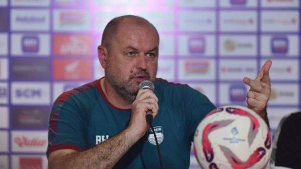 Pelatih Persib Bandung Bojan Hodak yakin timnya bakal melenggang ke babak final pada led II semifinal Championship Series Liga 1 2023/2024 di Stadion Si Jalak Harupat, Kutawaringin, Kabupaten Bandung, Jawa Barat, Sabtu (18/5/2024).