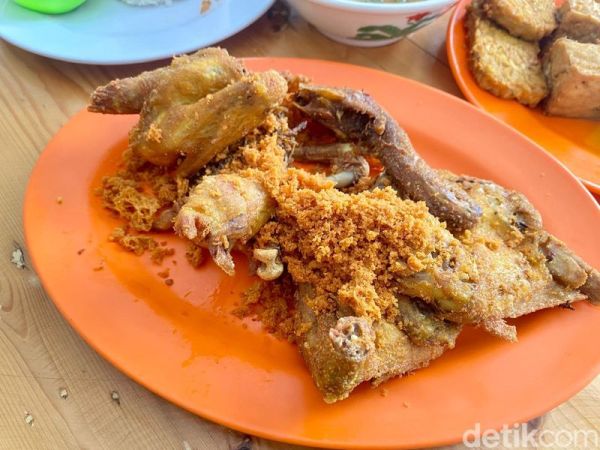 Gurihnya Juara! Ayam Kampung Goreng dan Bakar Legendaris ala 'Borobudur'