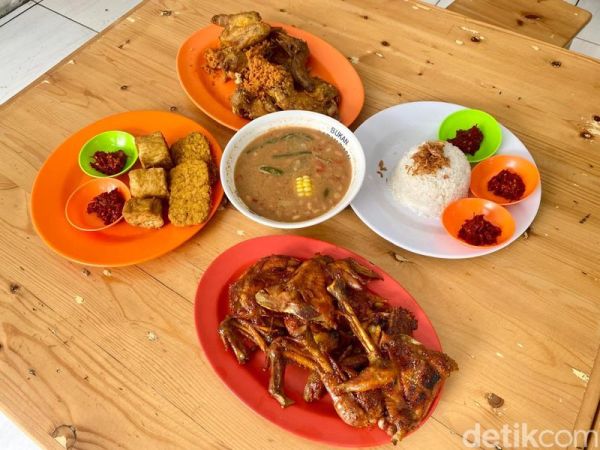Gurihnya Juara! Ayam Kampung Goreng dan Bakar Legendaris ala 'Borobudur'