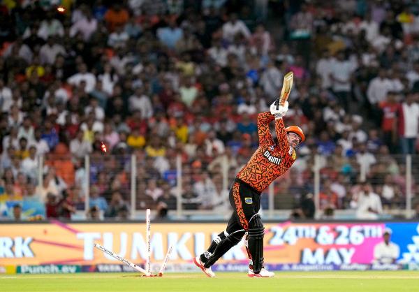 Sunrisers Hyderabad’s Travis Head cleaned bowled by Kolkata Knight Riders’ Mitchell Starc. Sunrisers Hyderabad’s Travis Head cleaned bowled by Kolkata Knight Riders’ Mitchell Starc.