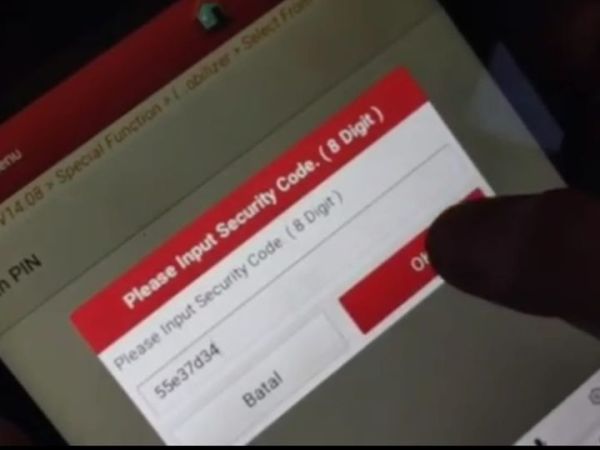 Proses program ulang immobilizer di bengkel Masmun Sukses Motor