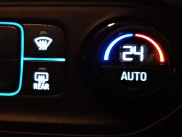 Pengaturan AC sudah climate control