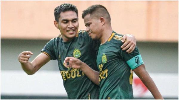 Manahati Lestusen setelah mencetak gol untuk Persikabo 1973 dalam gelaran Liga 1 2023/2024.