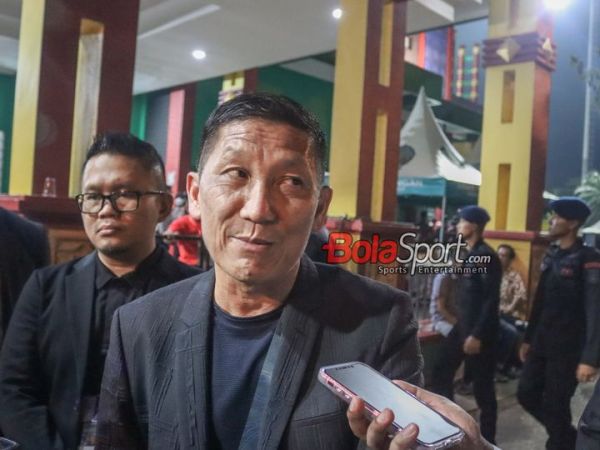 Direktur Utama PT LIB (Liga Indonesia Baru), Ferry Paulus, saat ditemui awak media di Stadion Gelora Bangkalan, Madura, Jawa Timur, Jumat (31/5/2024).