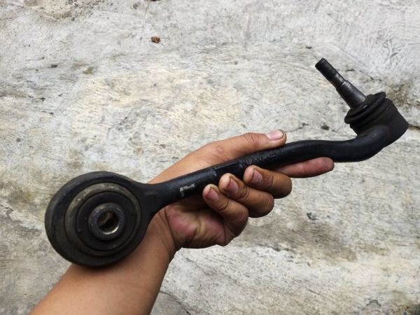 Tie rod mobil