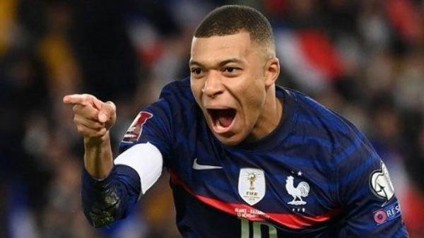 Penyerang timnas Perancis Kylian Mbappe merayakan gol kontra Kazakhstan pada laga lanjutan Grup D Kualifikasi Piala Dunia 2022 Zona Eropa di Parc des Princes, Paris, Minggu (14/11/2021) dini hari WIB.