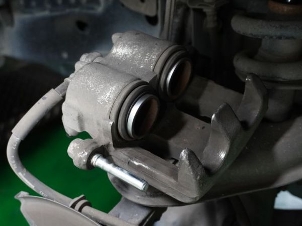 Piston Kaliper Rem Mobil yang Harus Dibersihkan Secara Berkala