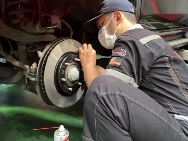 Mengganti Cakram Mobil yang Sudah Tidak Rata