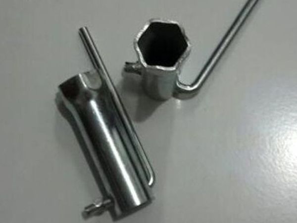 Kunci Busi