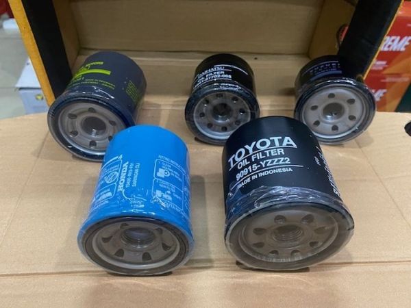 Di dalam filter oli terdapat serat saringan berbentuk mangkuk yang berguna menyaring kotoran