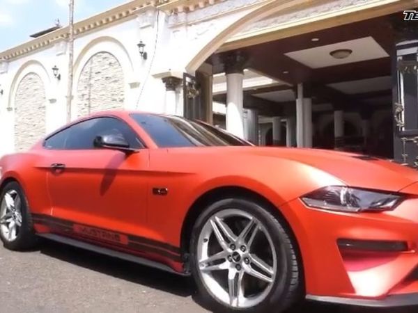 Ford Mustang GT Fastback milik Sule.