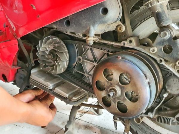 Tips servis CVT Vespa matic, ini dua pilihan kampas ganda yang bisa mengurangi gredek 