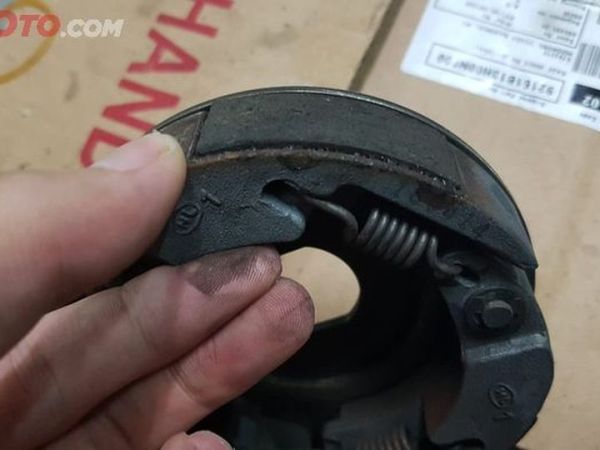 Begini ciri-ciri kampas ganda overheat dan efeknya buat CVT motor matic 