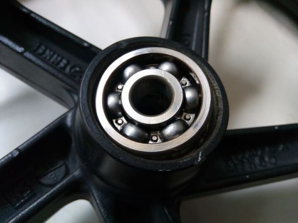 Ini ciri-ciri bearing roda motor oblak