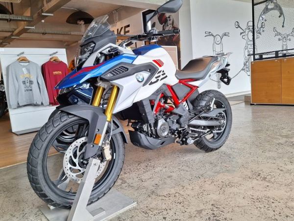 BMW G 310 GS Black dijual Rp 159.900.000, sedangkan yang Special Colour dijual Rp 165.900.000.