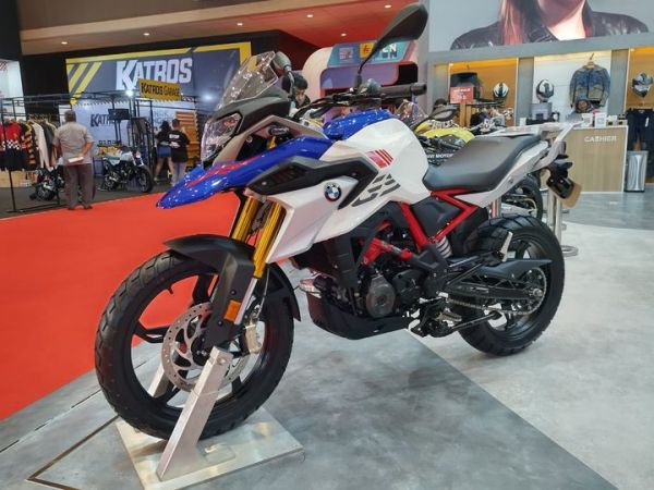 BMW G 310 GS facelift dengan sederet improvement, salah satunya full LED headlamp, brakelamp dan turning lamp, Assist & Sliper Clutch dan tuas rem serta kopling yang bisa disetel