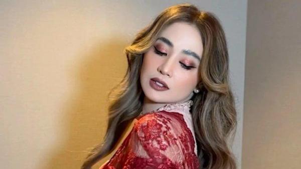 Dewi Perssik nyaris menjadi ibu Bhayangkari sebelum dinikahi Saipul Jamil.