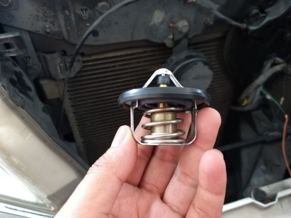 Thermostat mobil jangan dicopot
