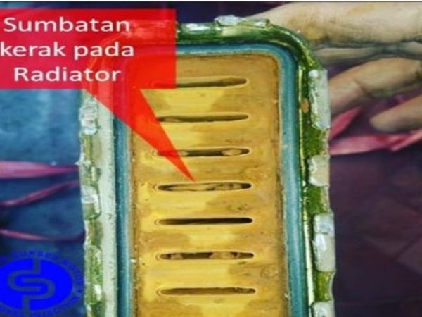 Ilustrasi saluran radiator tersumbat oleh kotoran dan kerak