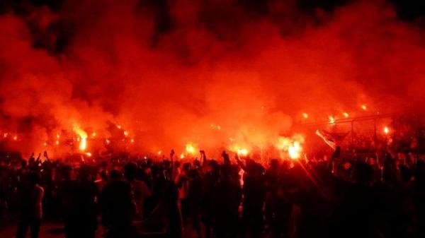 Bobotoh merayakan Persib Bandung juara saat nonton bareng siaran langsung pertandingan final leg kedua Madura United melawan Persib, di Stadion Siliwangi, Kota Bandung, Jawa Barat, Jumat (31/5/2024).